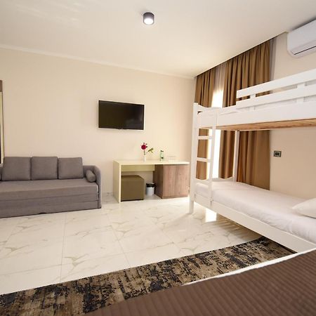 Hotel Vivas ドゥラス エクステリア 写真