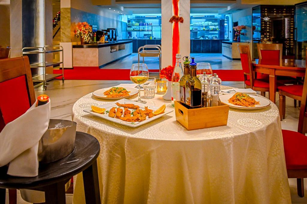 Hotel Vivas ドゥラス エクステリア 写真