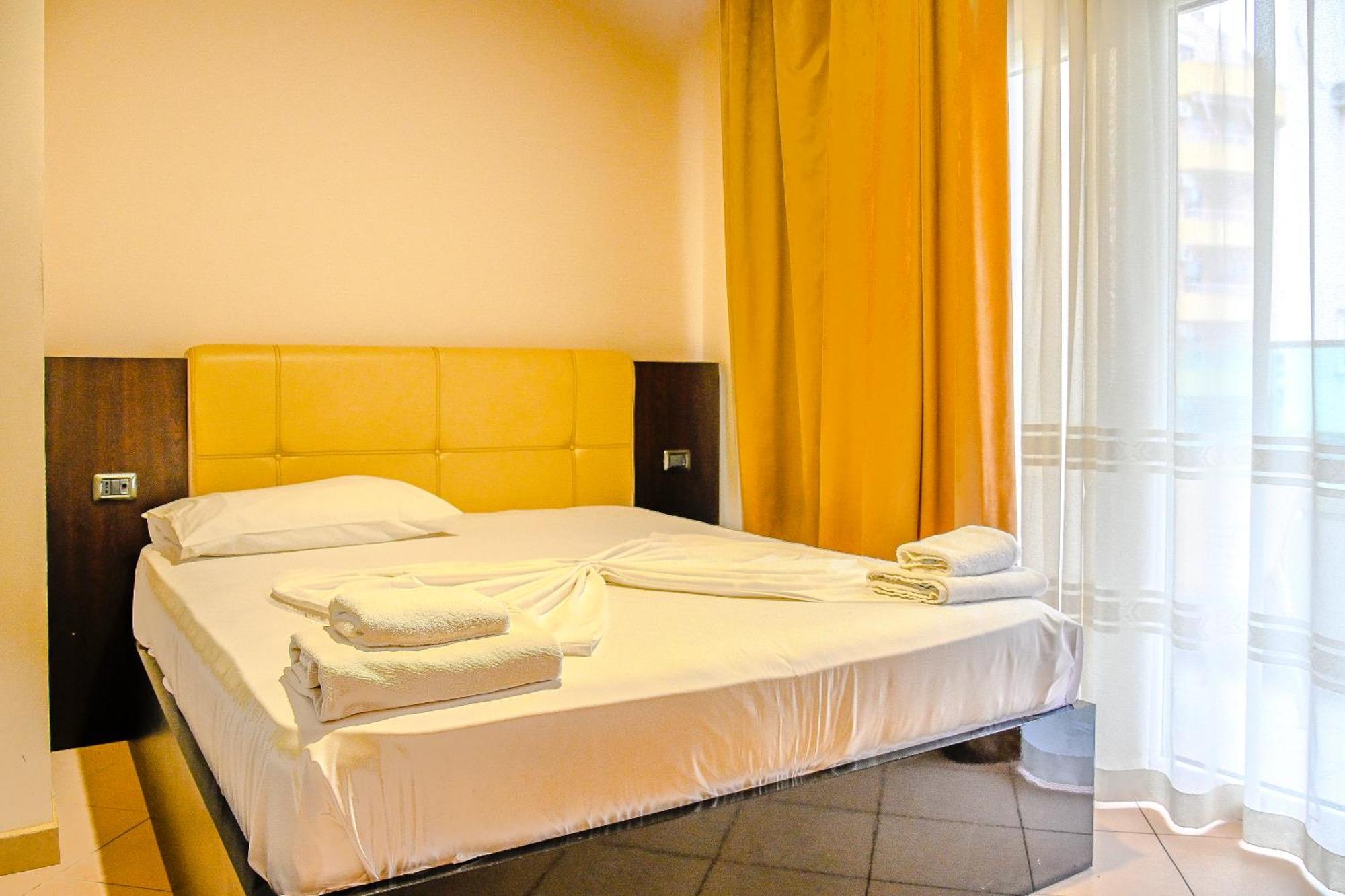 Hotel Vivas ドゥラス エクステリア 写真