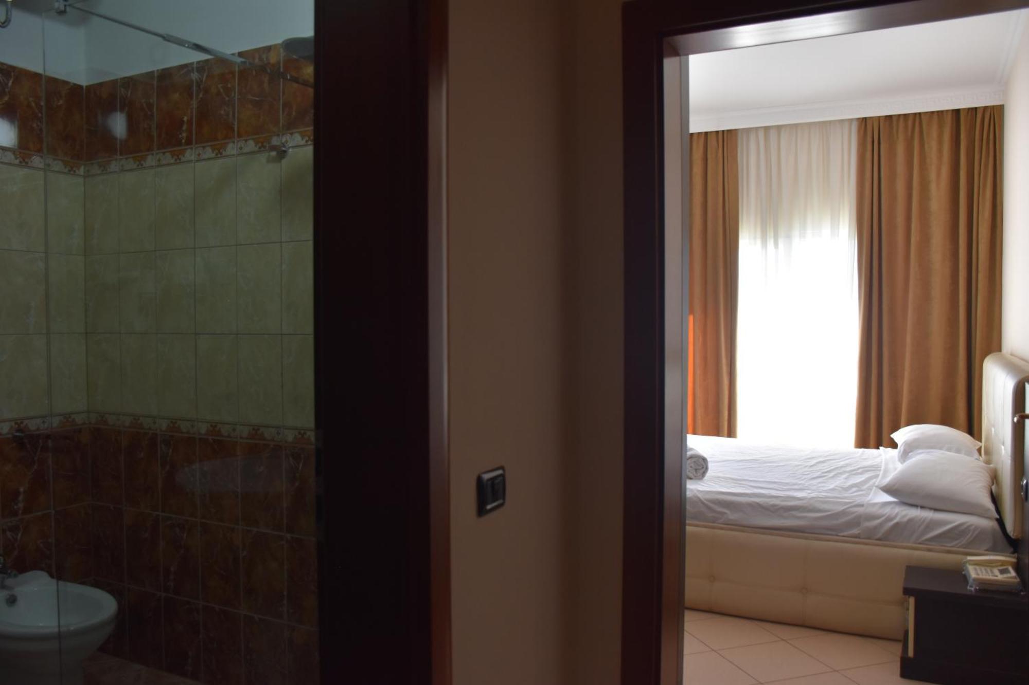 Hotel Vivas ドゥラス エクステリア 写真