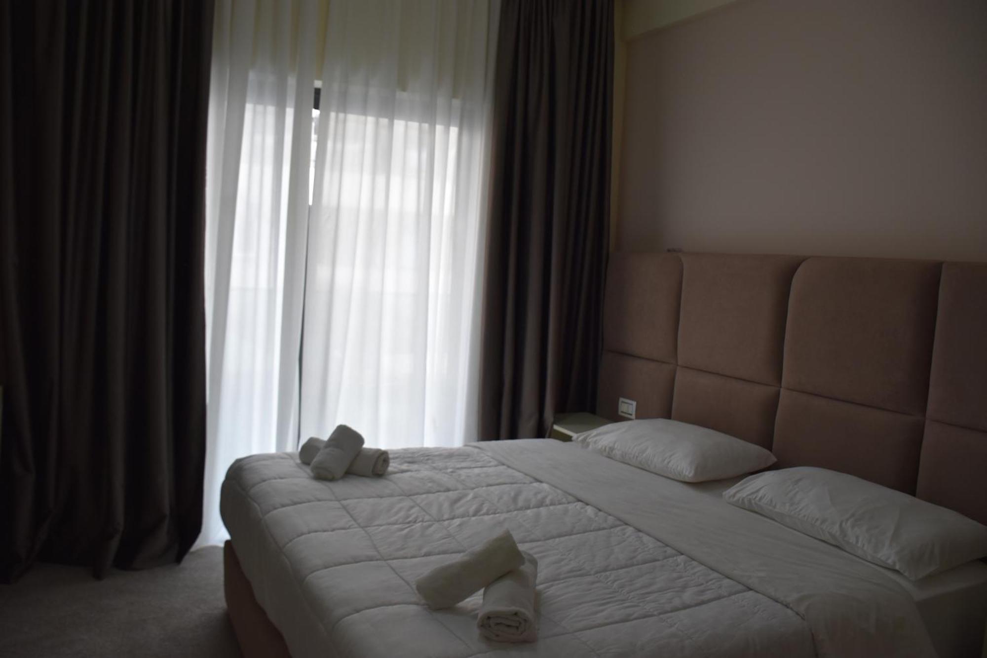 Hotel Vivas ドゥラス エクステリア 写真