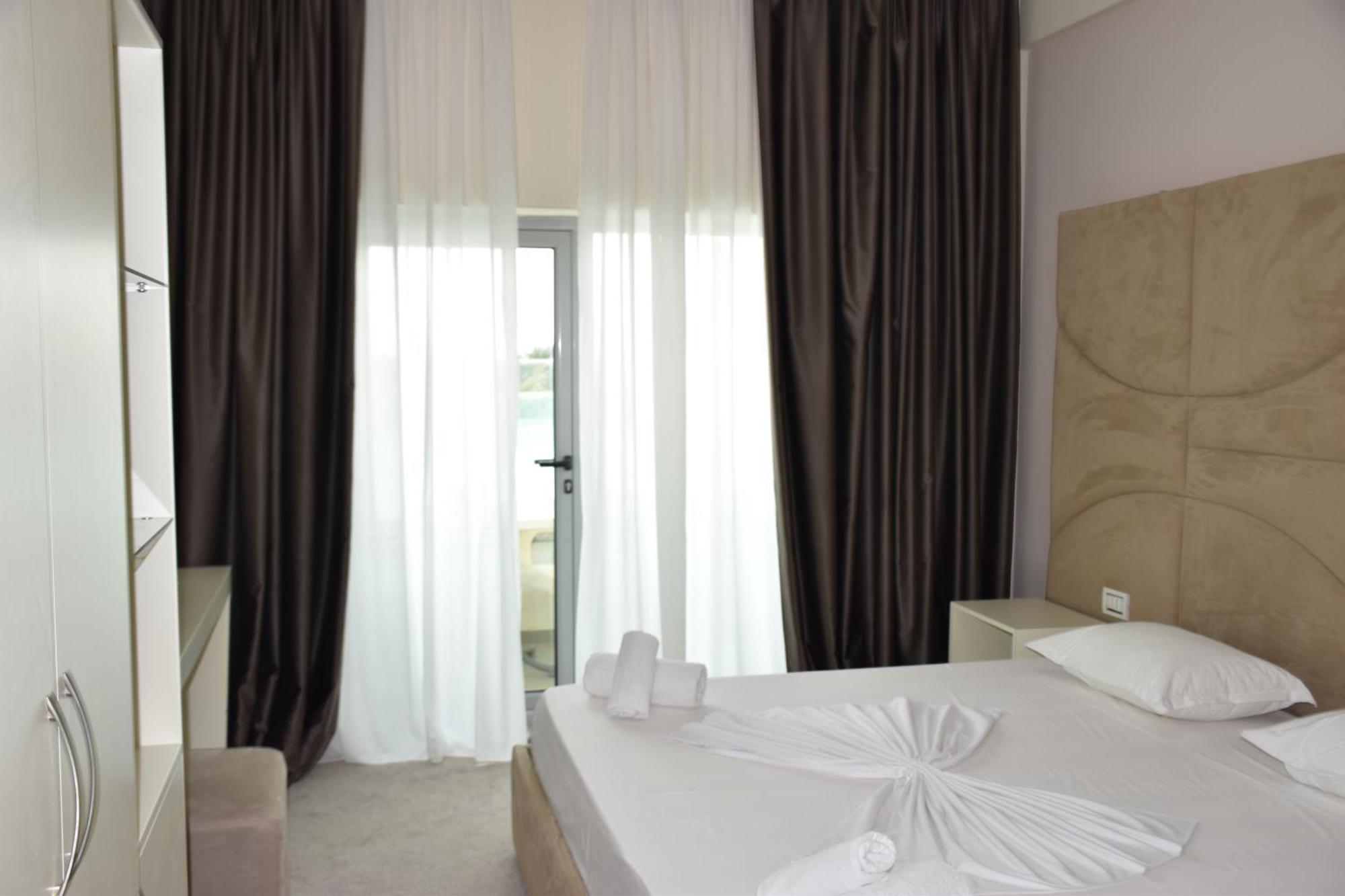 Hotel Vivas ドゥラス エクステリア 写真